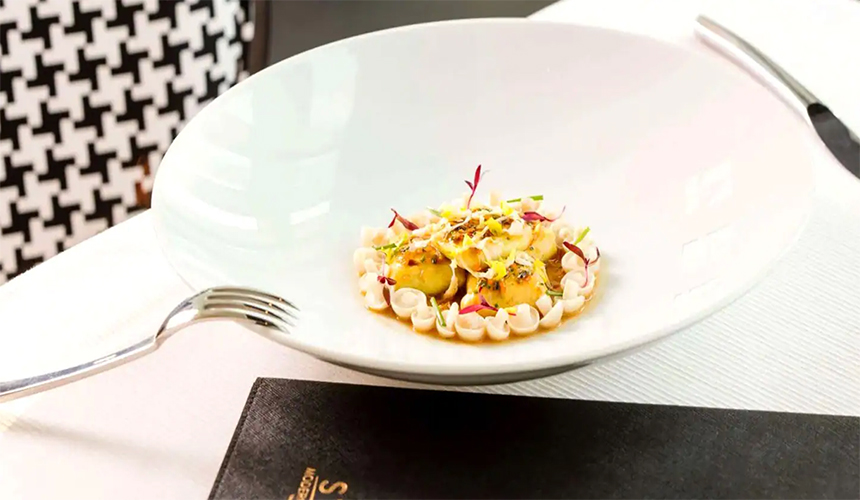 Stay_YanikAleno.jpg Stay_YanikAleno.jpg